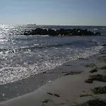 Coastal With And Sauna 度假居