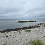 Coastal With And Sauna 度假居