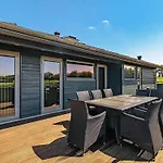 度假居 Coastal With And Sauna *