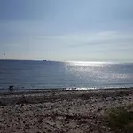 Coastal With And Sauna 度假居