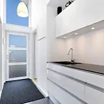 Coastal With And Sauna 度假居