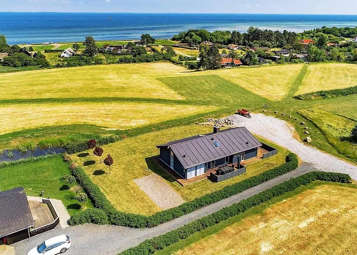 10 Person In Rudkobing-by Traum *