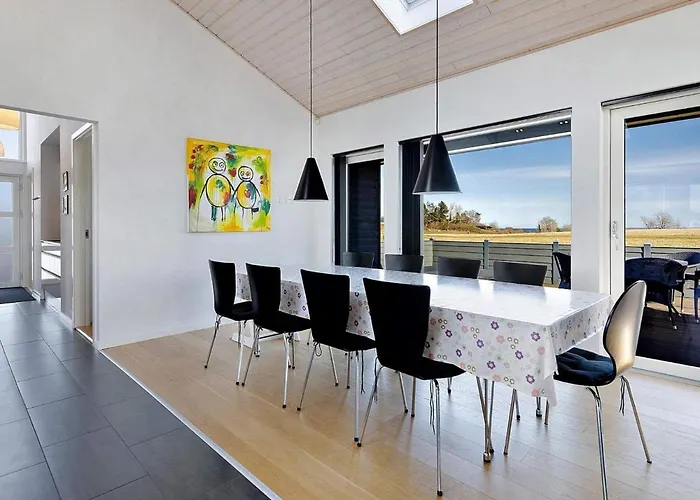 10 Person In Rudkobing-by Traum