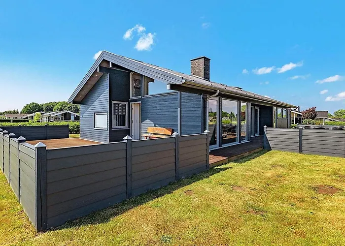 10 Person In Rudkobing-by Traum *